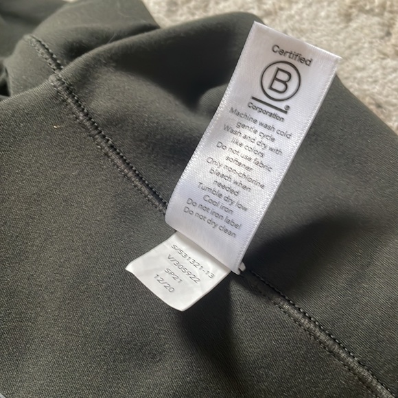 NWOT Athleta Salutation tight - Picture 4 of 4